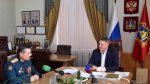 Александр Богомаз с участником программы кадровой переподготовки «Время героев»  встретился