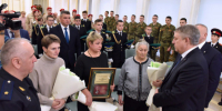 Губернатор Александр Богомаз передал Орден Мужества родным погибшего при выполнении воинского долга брянского пограничника - Газета Заря