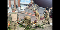 Бойцы «БАРС-Брянск» помогают ликвидировать последствия урагана в Климово - Газета Заря