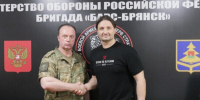 Командир «БАРС-Брянск» Сергей Антошин поздравил Эдгарда Запашного с Днём рождения - Газета Заря