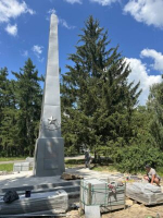 В брянском посёлке Локоть благоустраивают памятник комсомольцам и подпольщикам