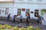 Коллектив ДДТ Карачева провел субботник перед новым учебным годом.