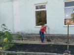 Коллектив ДДТ Карачева провел субботник перед новым учебным годом.