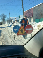 В Карачеве продолжаются работы по расширению проезда на улице 50 лет Октября.
