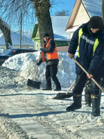 В Карачеве продолжаются работы по расширению проезда на улице 50 лет Октября.