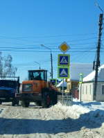 В Карачеве продолжаются работы по расширению проезда на улице 50 лет Октября.